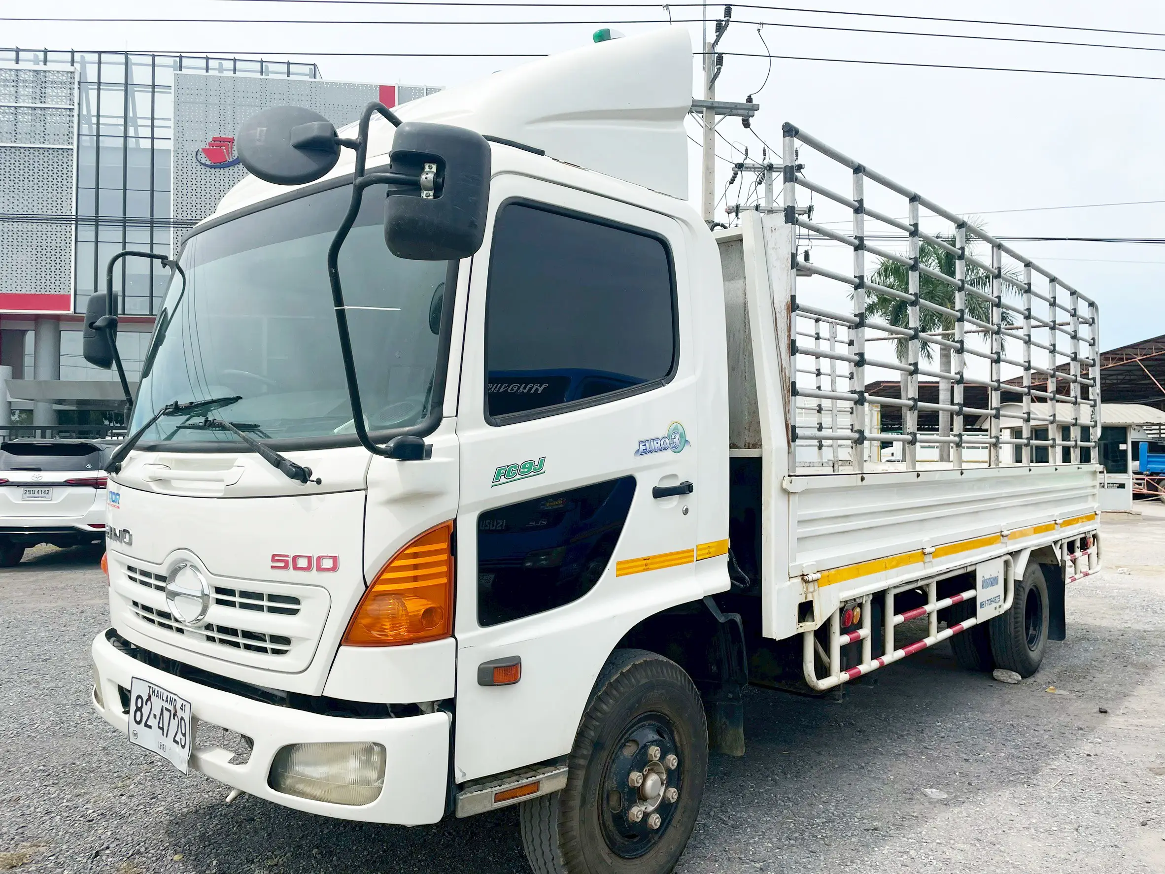 6 ล้อ คอก ขาวขนทรัพย์  HINO FC9J 175 แรง ปี 55 ยาว 5.6 x 2.2  ม.