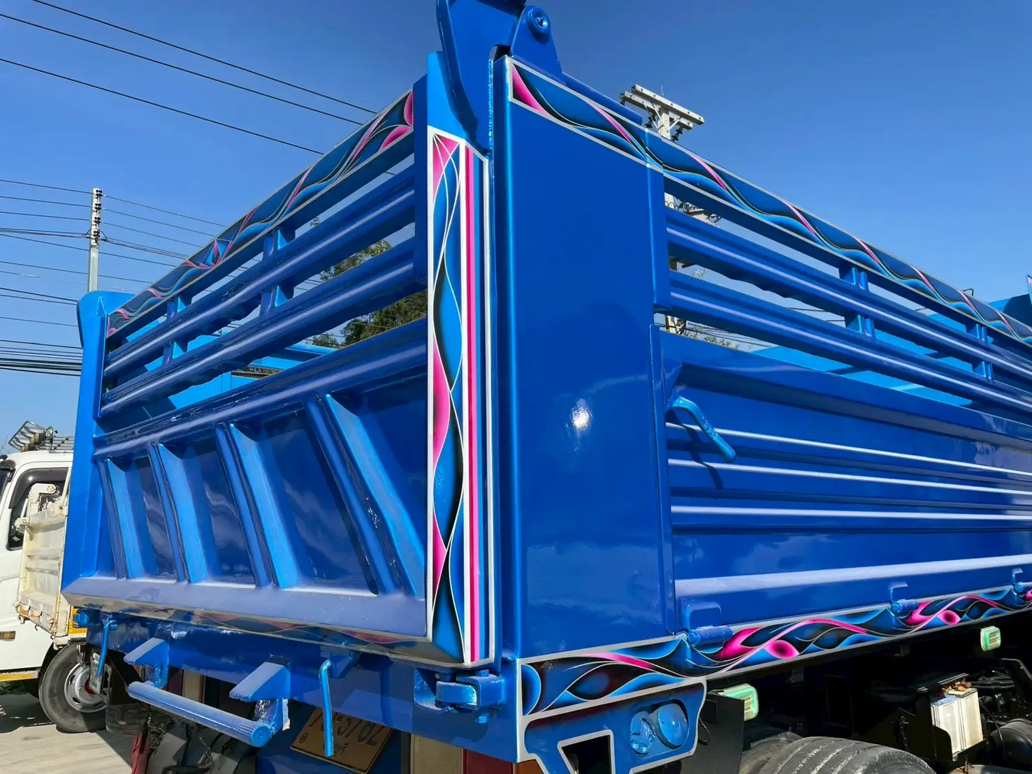 ISUZU FTR 240 แรง ปี 58 6 ล้อดั้ม