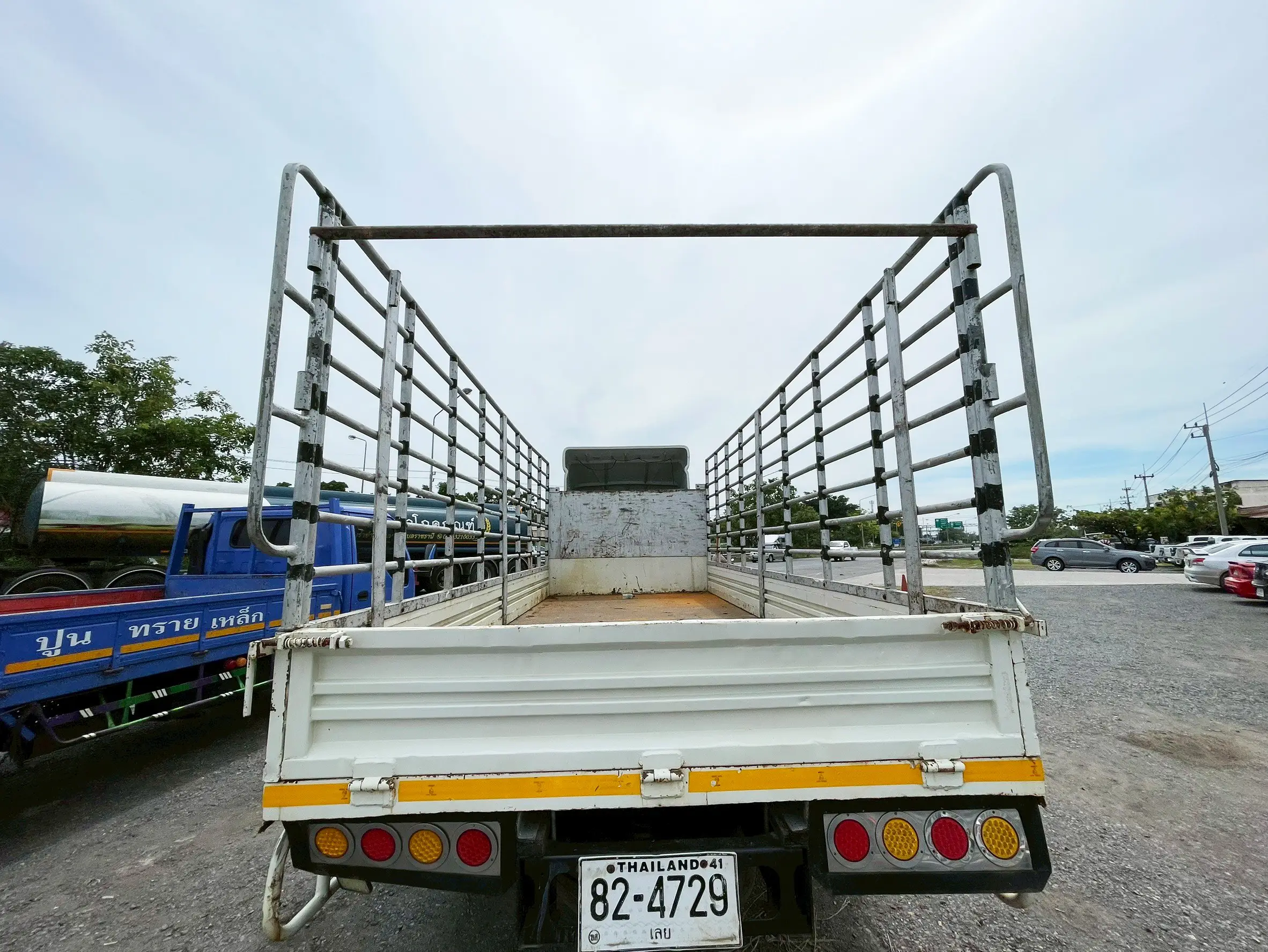 6 ล้อ คอก ขาวขนทรัพย์  HINO FC9J 175 แรง ปี 55 ยาว 5.6 x 2.2  ม.