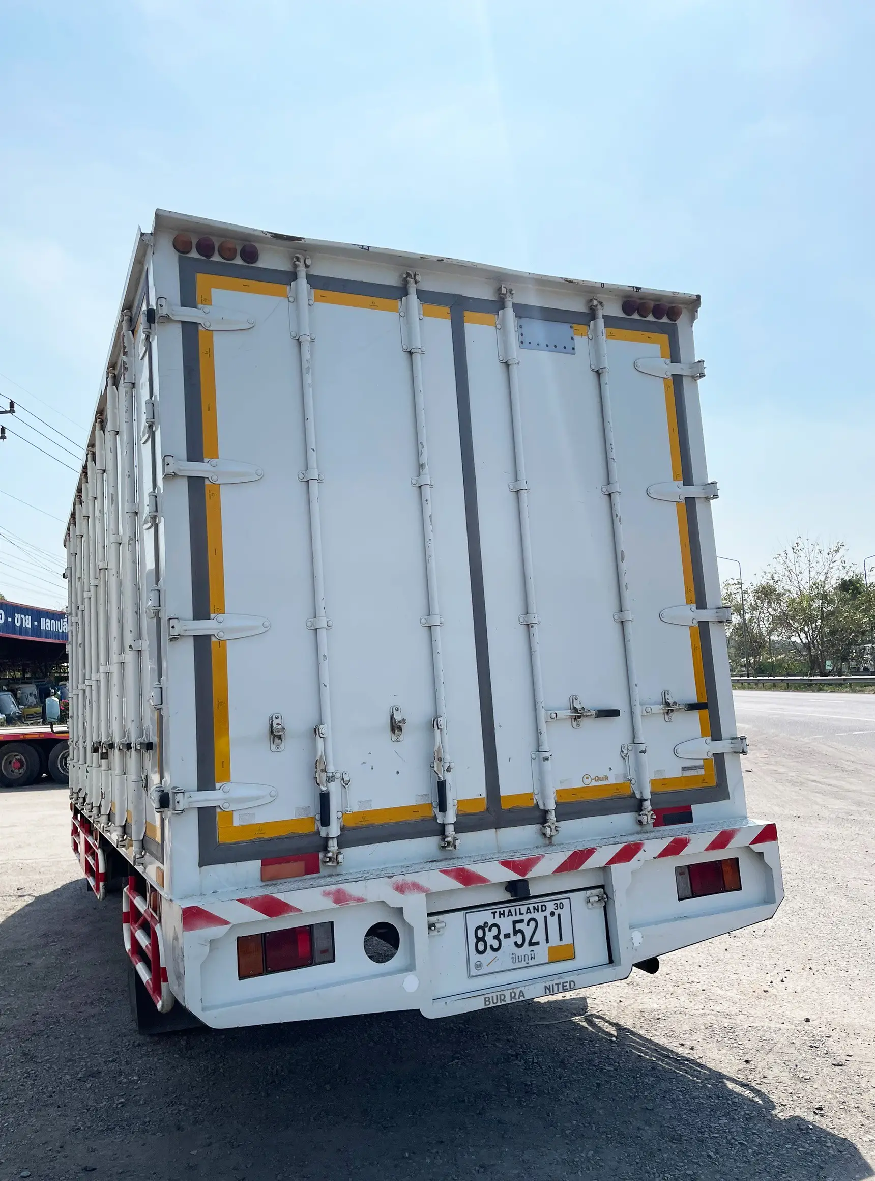 ISUZU NQR75 175 แรง ปี 61 6 ล้อ ตู้บรรทุก