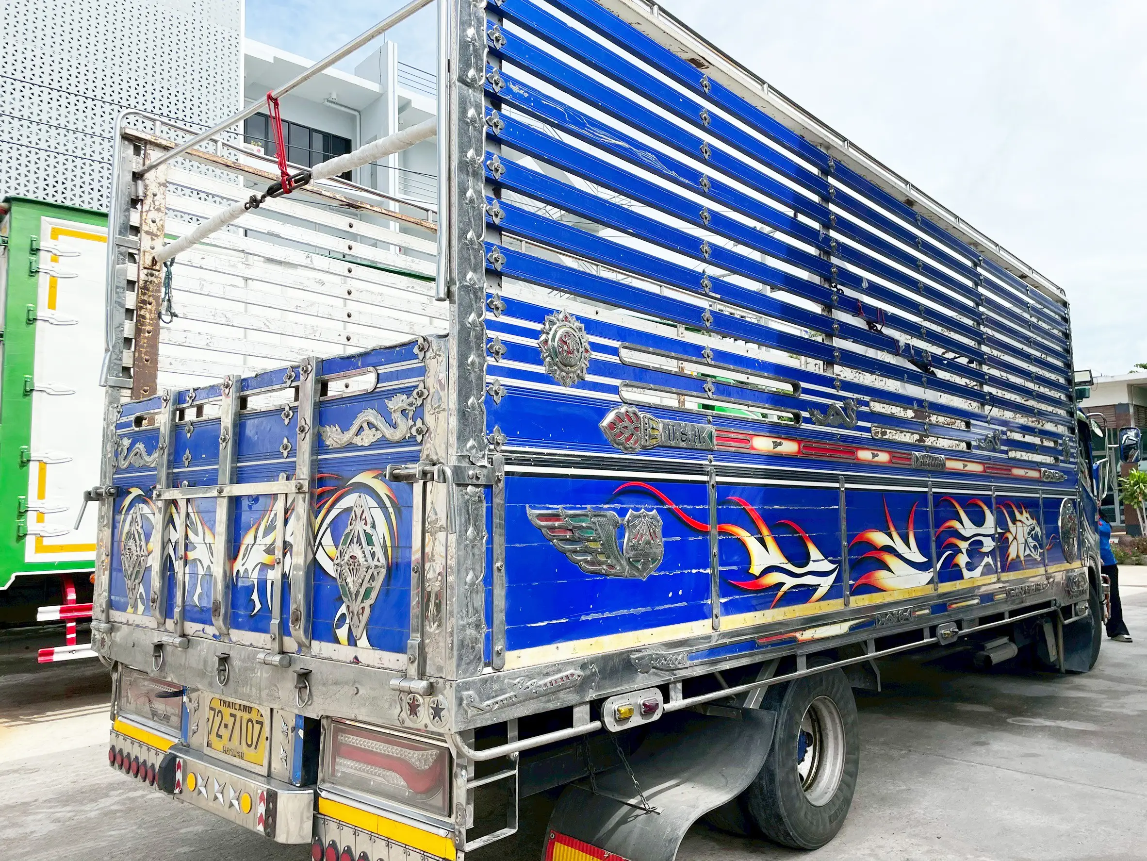 ISUZU FRR 210 แรง ปี 59 น้ำเงิน