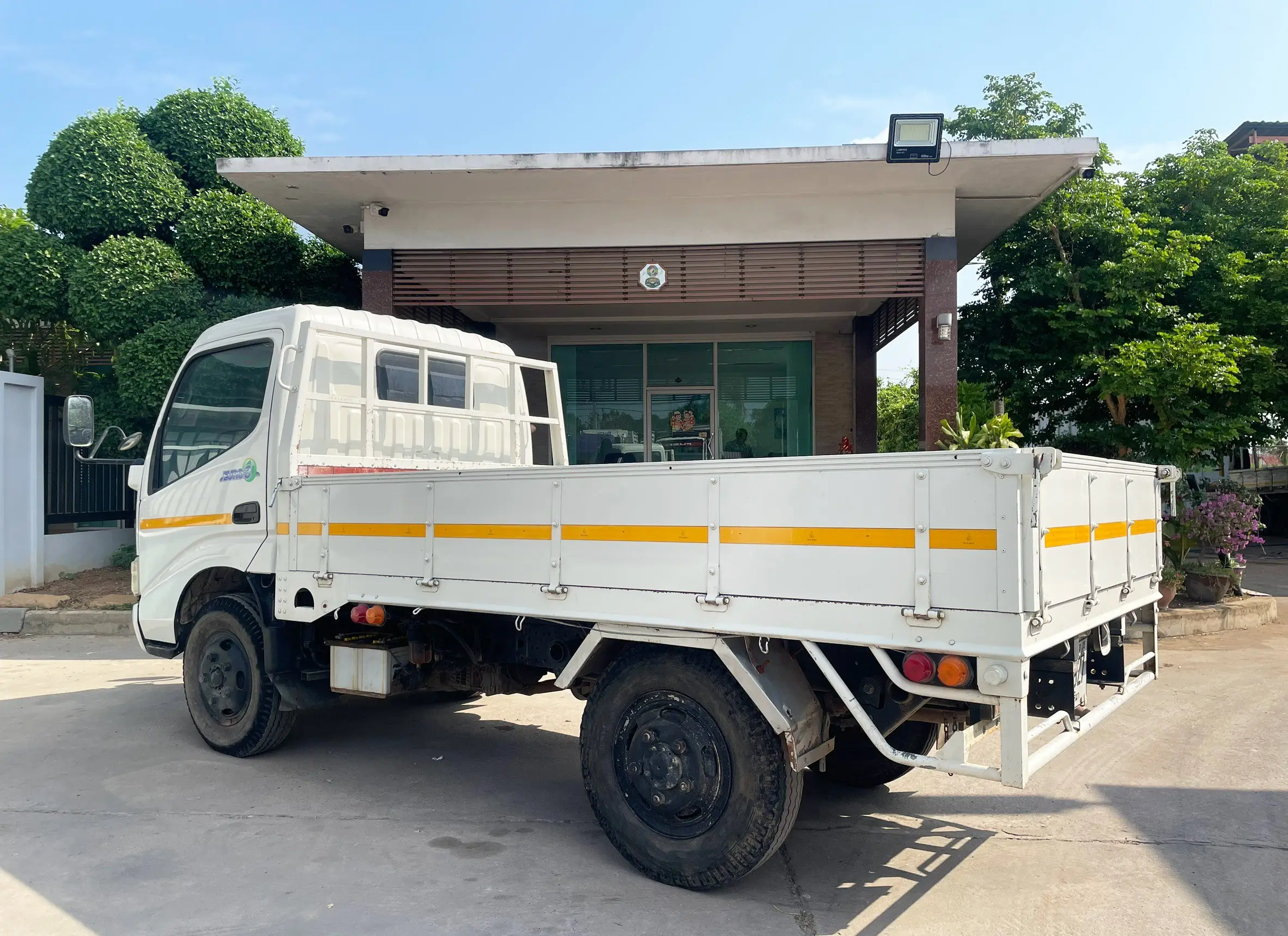 4 ล้อ เอนกประสงค์  HINO XZU 136 แรง ปี 57