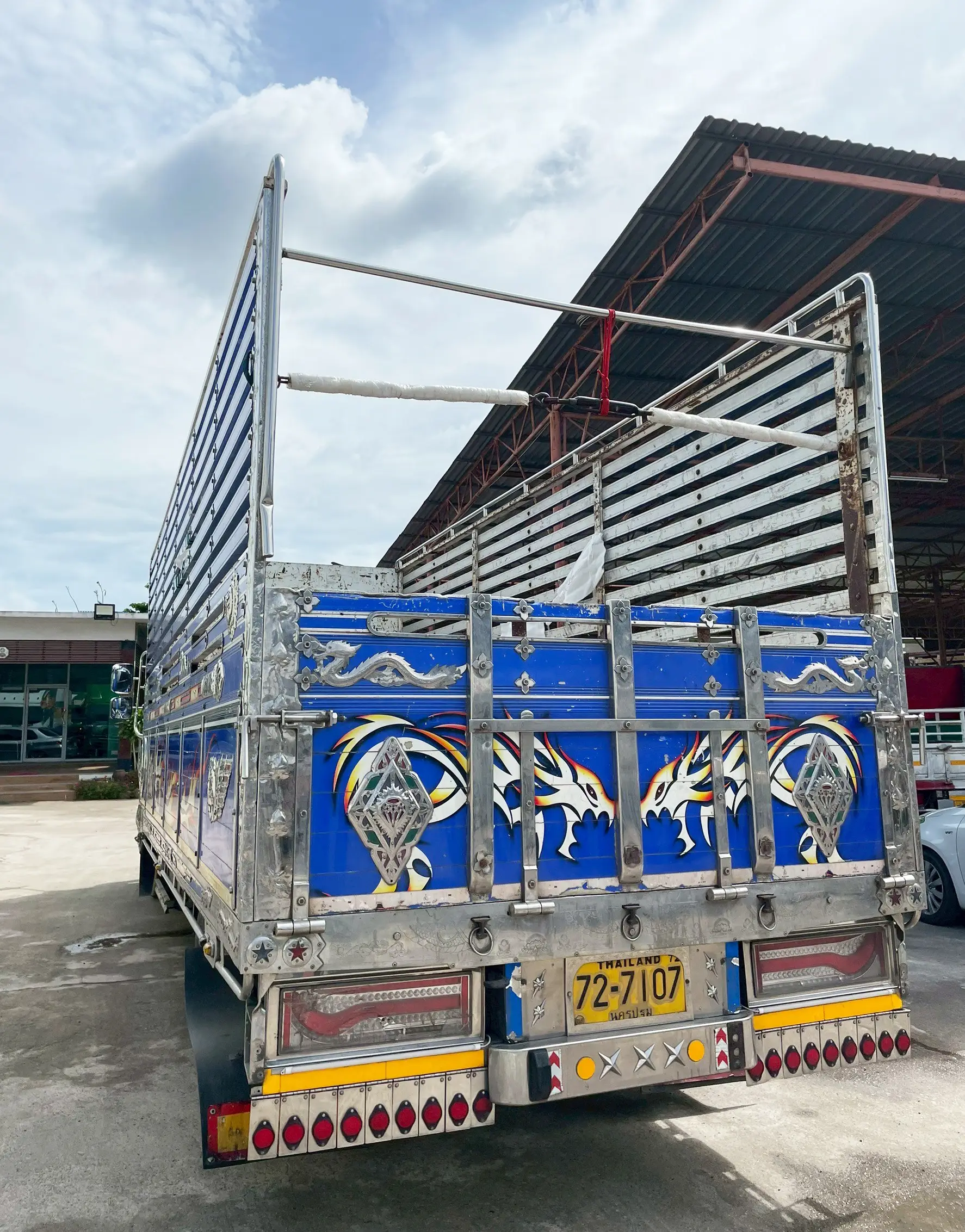 ISUZU FRR 210 แรง ปี 59 น้ำเงิน