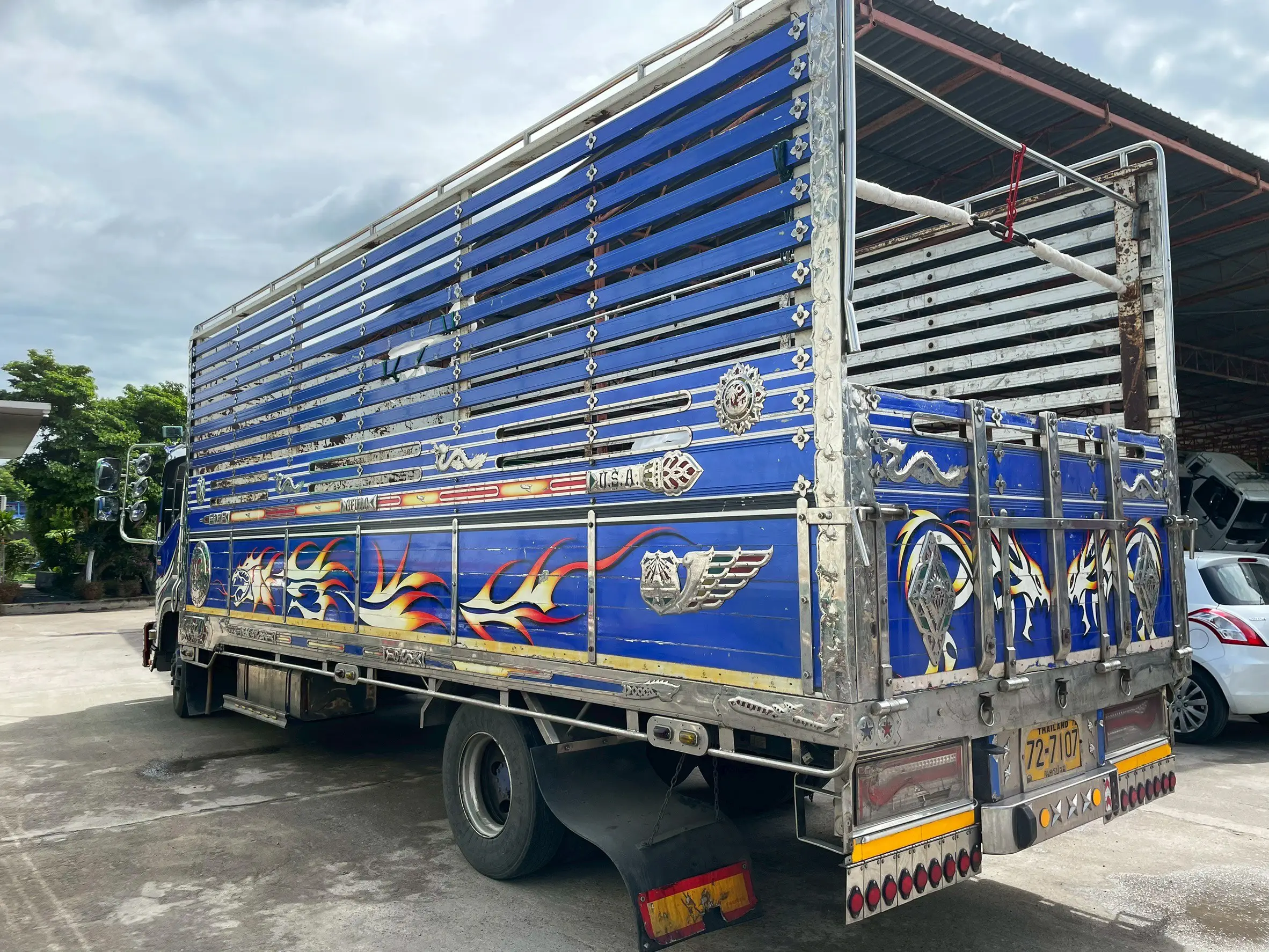 ISUZU FRR 210 แรง ปี 59 น้ำเงิน