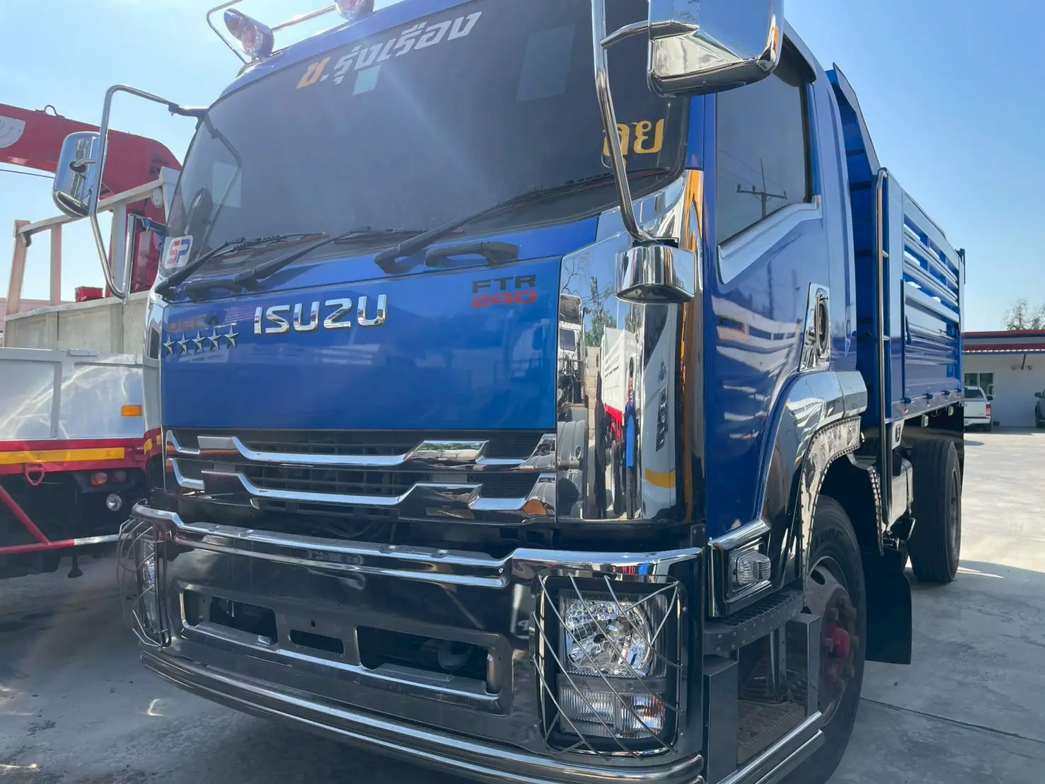ISUZU FTR 240 แรง ปี 58 6 ล้อดั้ม