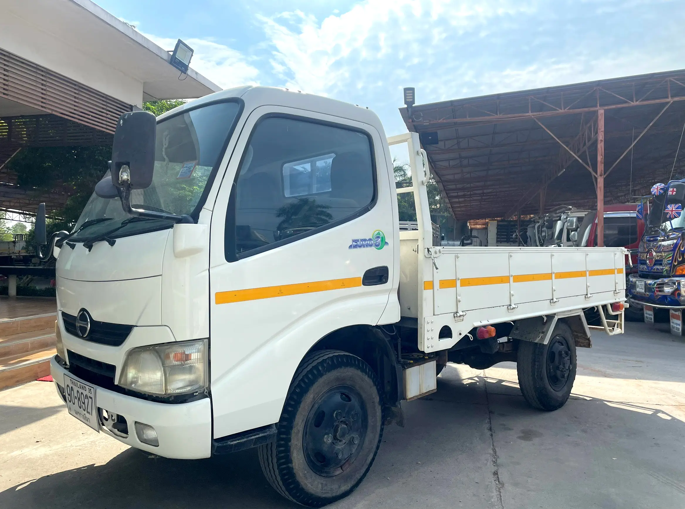 4 ล้อ เอนกประสงค์  HINO XZU 136 แรง ปี 57