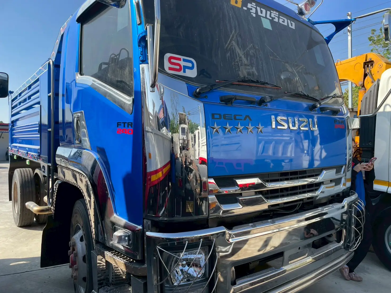 ISUZU FTR 240 แรง ปี 58 6 ล้อดั้ม